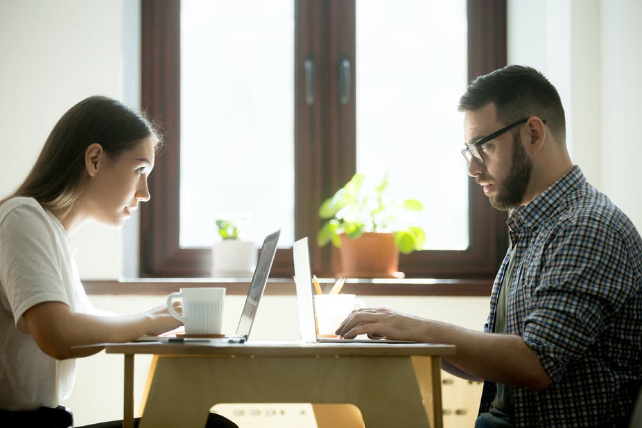 De nos jours, assurer le bien-être des employés sur leur lieu de travail est devenu un défi quotidien pour les managers. En effet, le burn-out, ou plus récemment le bore-out (syndrome d’épuisement professionnel par l’ennui), sont non seulement des phénomènes qui affectent la performance de l’entreprise mais également le développement personnel de chacun.